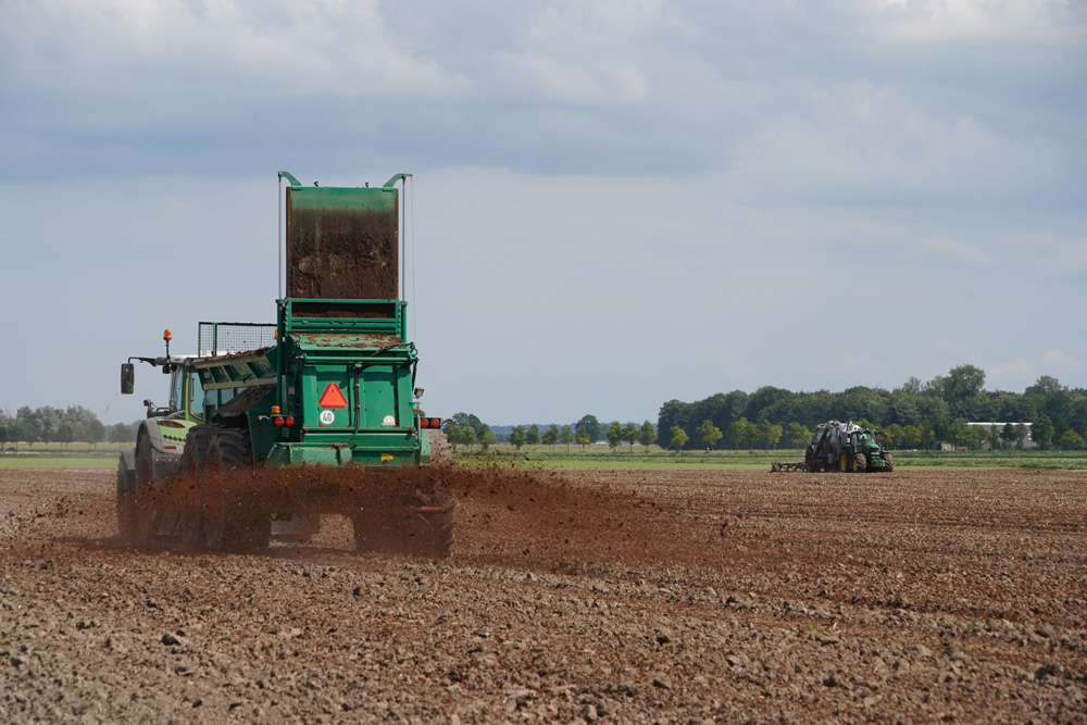 Trekker op het land